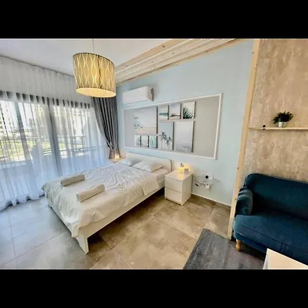 Caesars - Commodus Flat