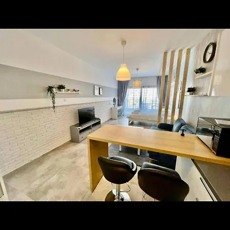 Caesars - Commodus Flat Apartman Trikomo