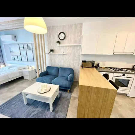 Caesars - Commodus Flat