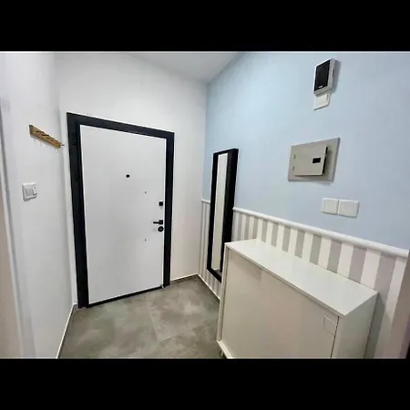 Caesars - Commodus Flat Trikomo