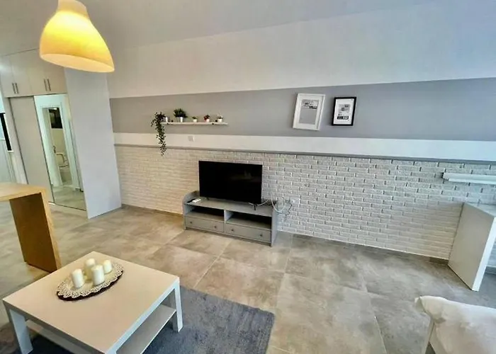 Апартаменты Caesars - Commodus Flat Trikomo